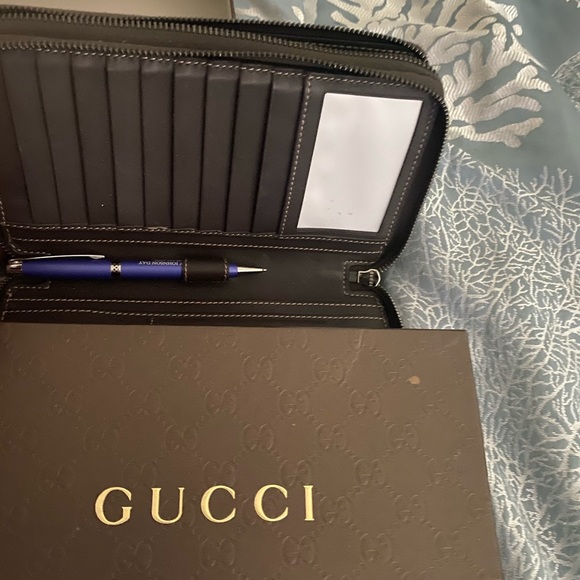 Men’s Gucci credit card wallet - Picture 6 of 6